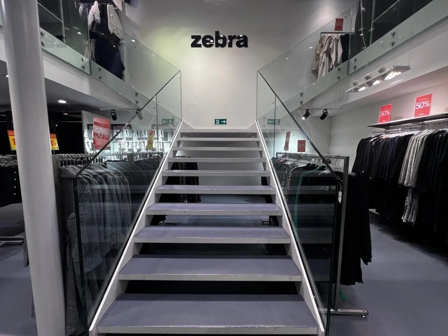 Espace de vente spacieux dans un emplacement central - Photo 5 sur 11