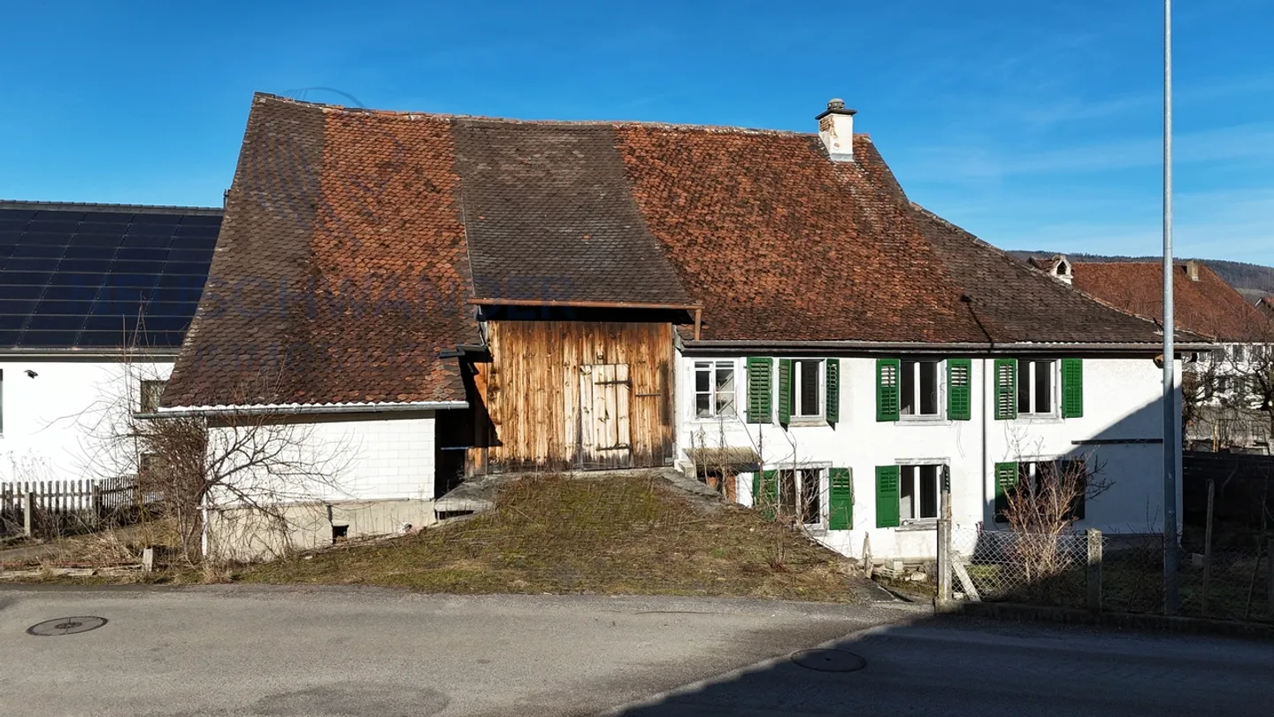 Gebäude mit hohem Renovierungspotenzial und ideal gelegen - Foto 2 von 28