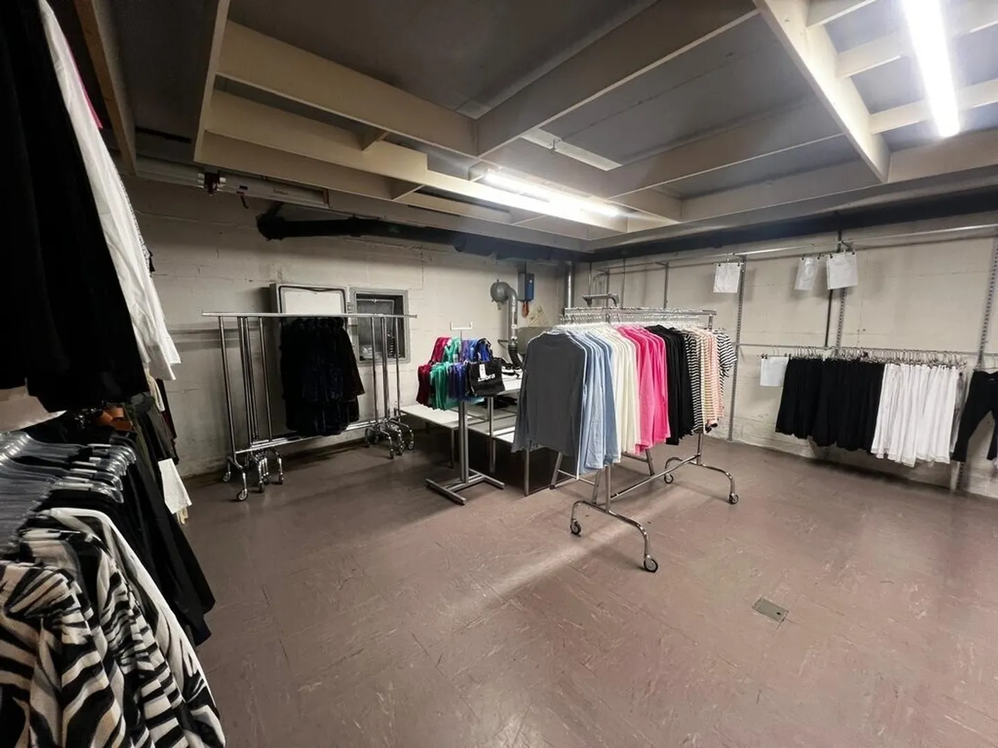 Espace de vente spacieux dans un emplacement central - Photo 7 sur 11