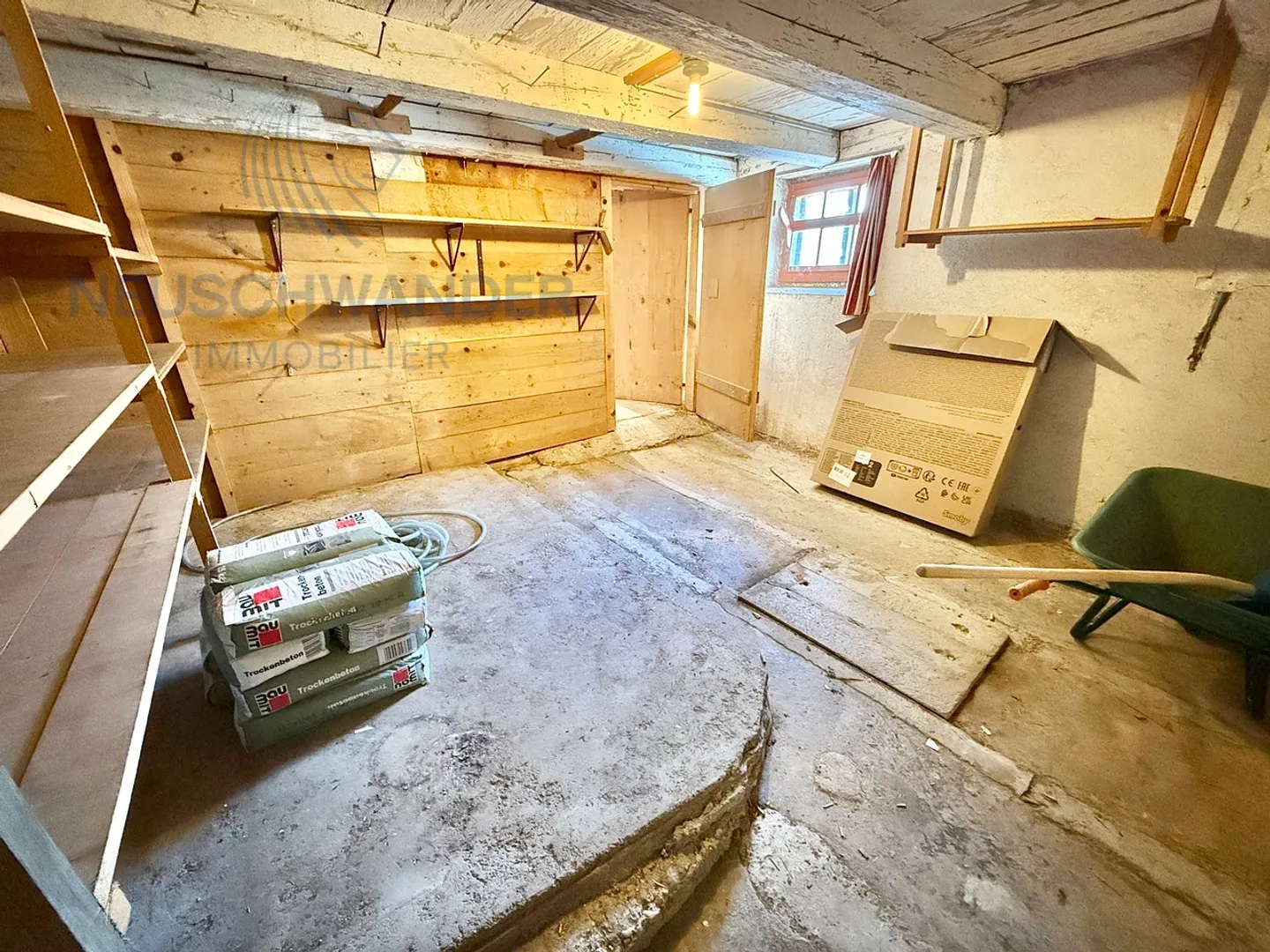 Gebäude mit hohem Renovierungspotenzial und ideal gelegen - Foto 6 von 28