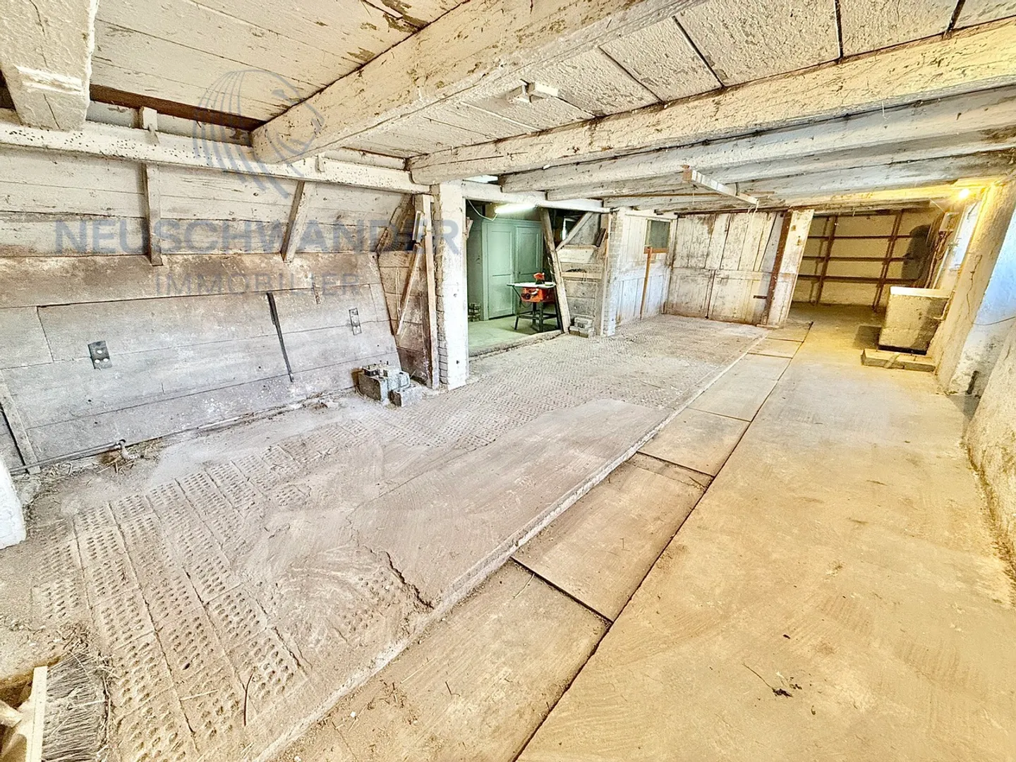 Gebäude mit hohem Renovierungspotenzial und ideal gelegen - Foto 7 von 28