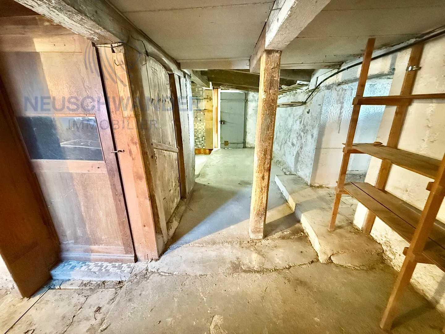 Gebäude mit hohem Renovierungspotenzial und ideal gelegen - Foto 8 von 28