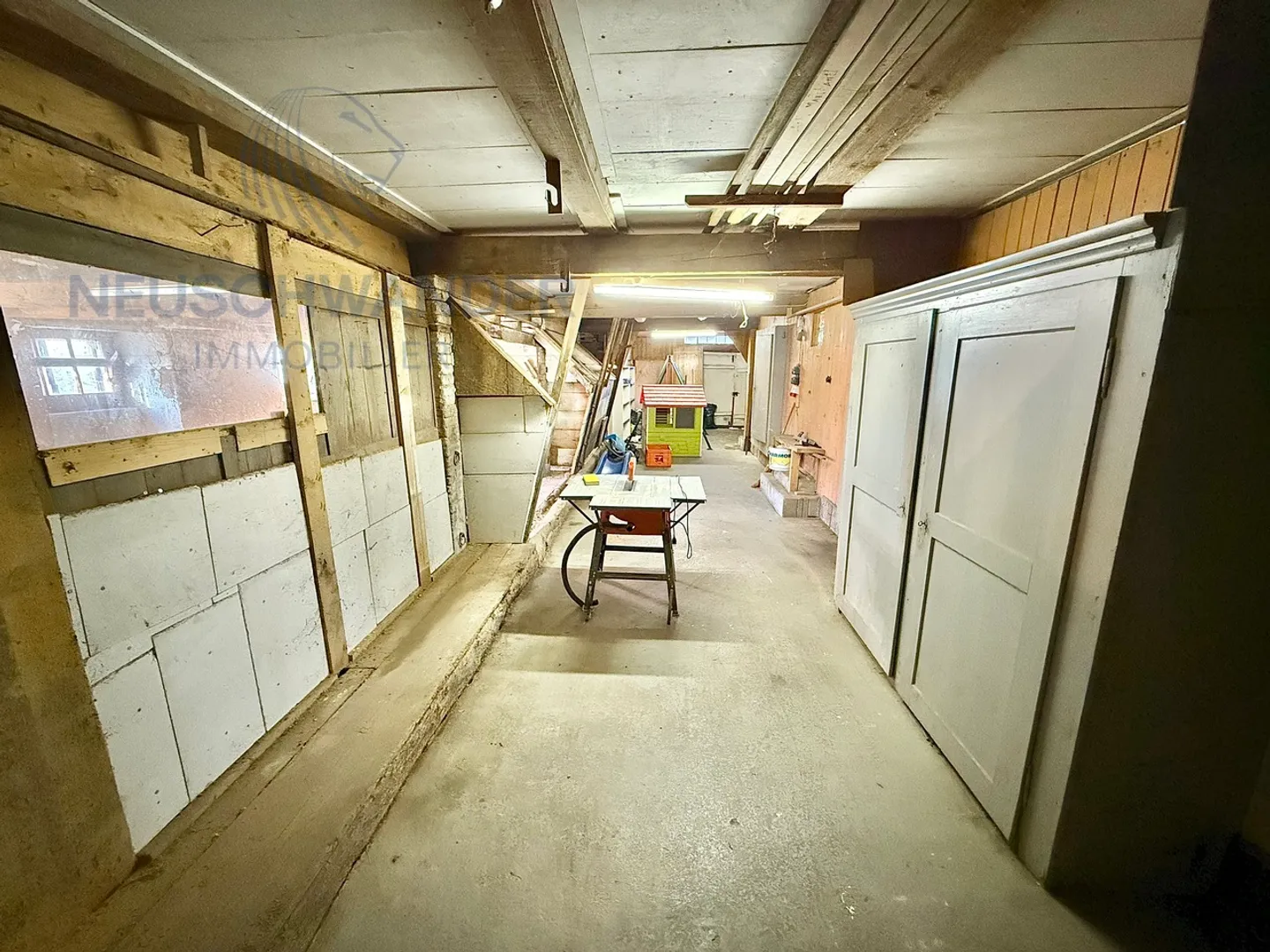 Gebäude mit hohem Renovierungspotenzial und ideal gelegen - Foto 9 von 28