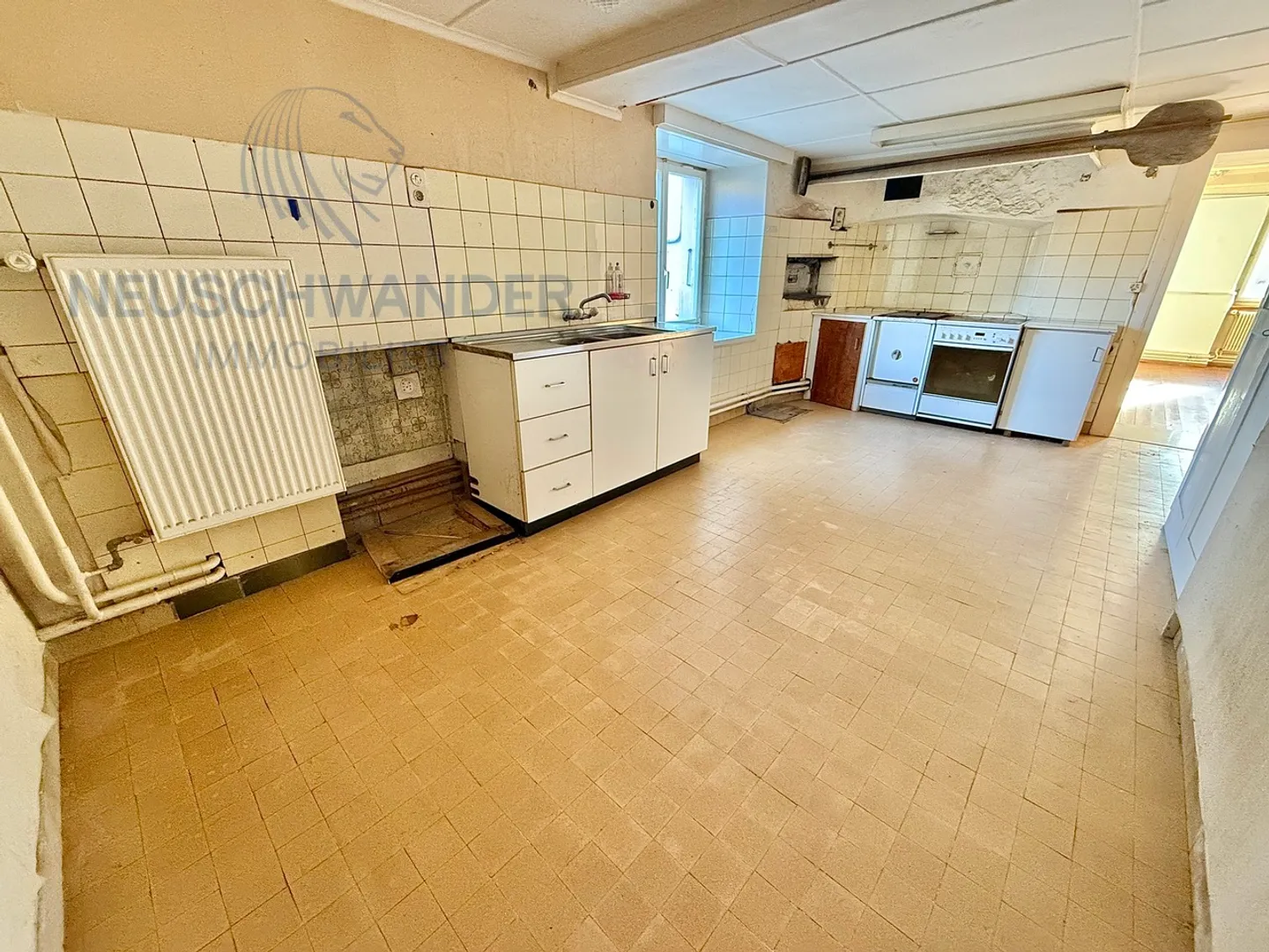 Gebäude mit hohem Renovierungspotenzial und ideal gelegen - Foto 12 von 28