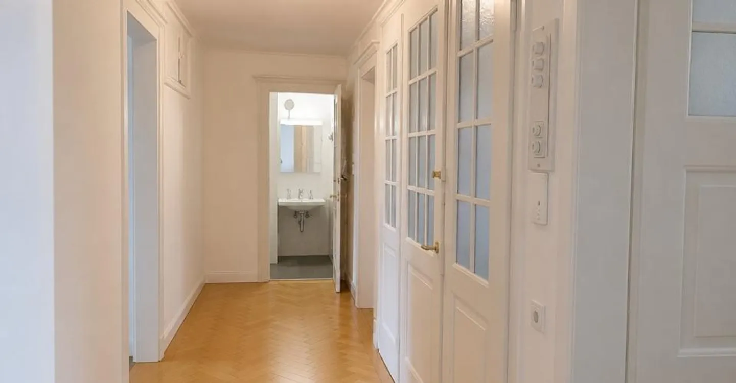 Spacious Apartment with Style - near Cantonal Hospital - Photo 2 of 8