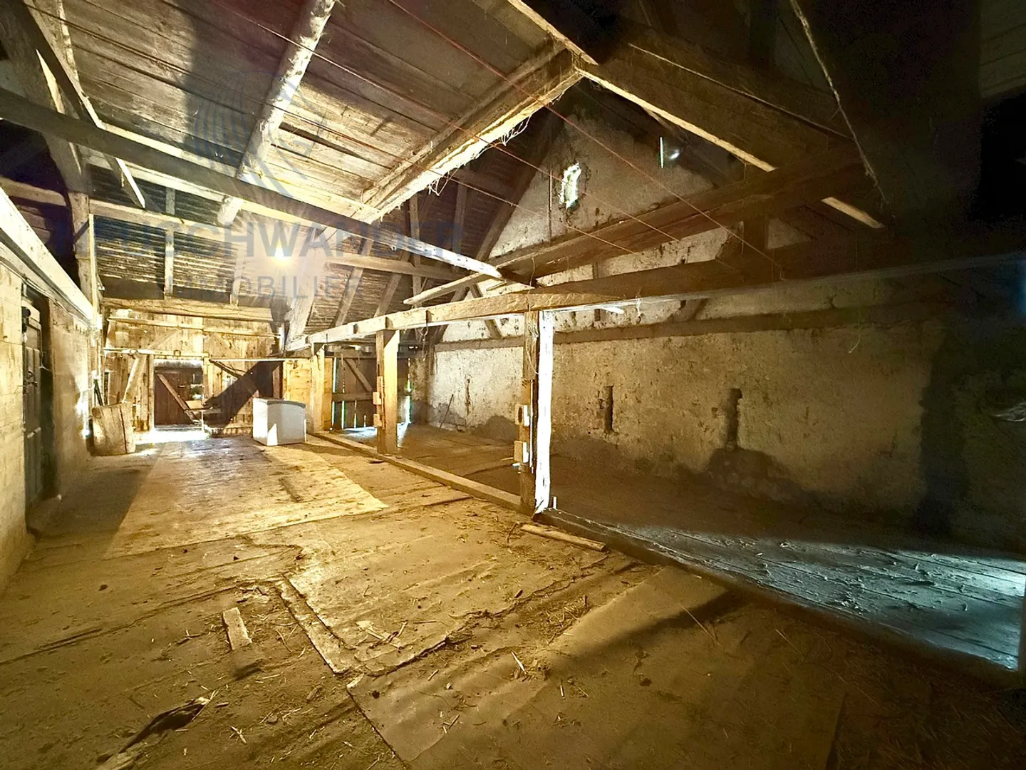 Gebäude mit hohem Renovierungspotenzial und ideal gelegen - Foto 22 von 28