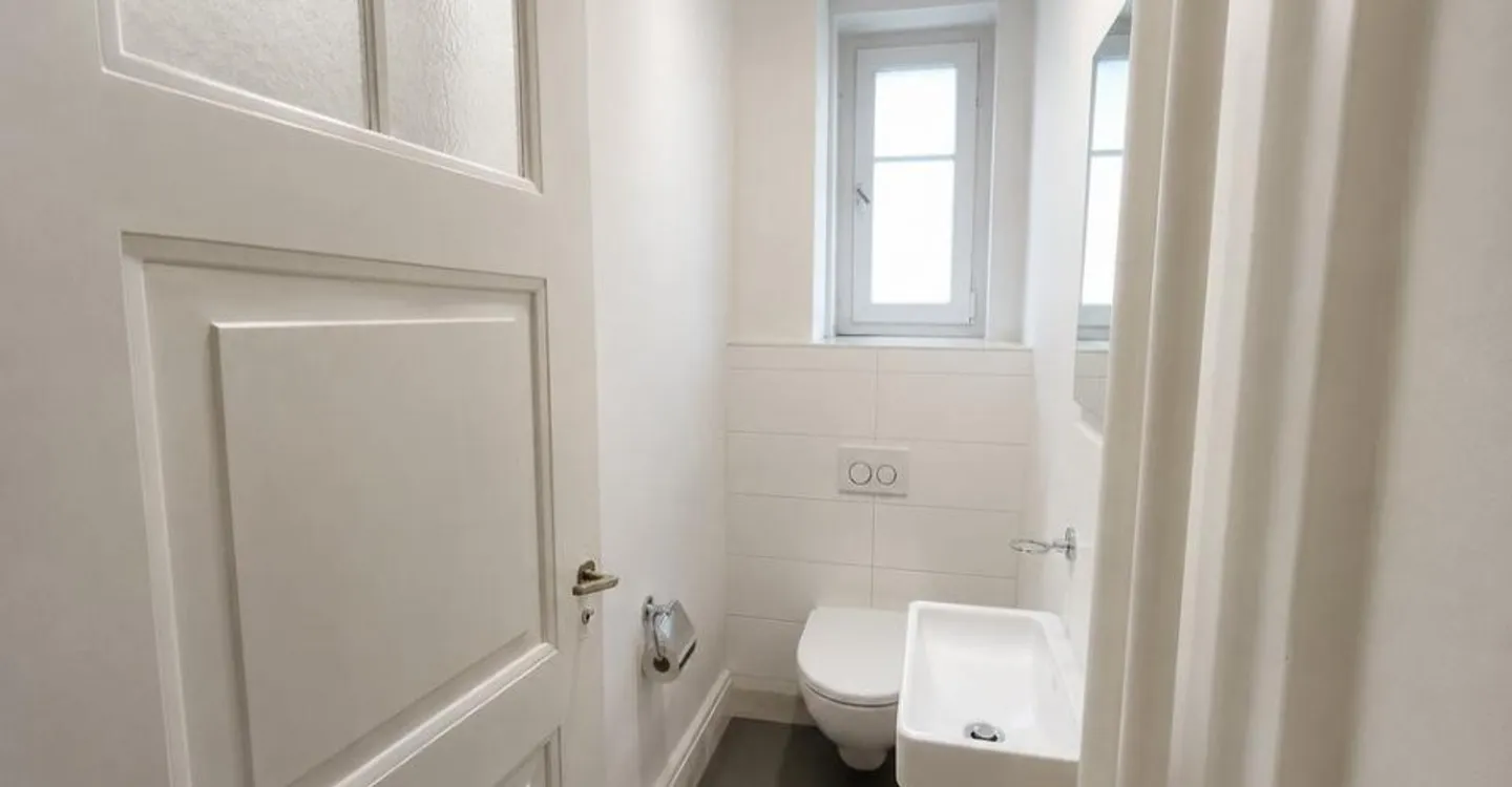 Spacious Apartment with Style - near Cantonal Hospital - Photo 7 of 8
