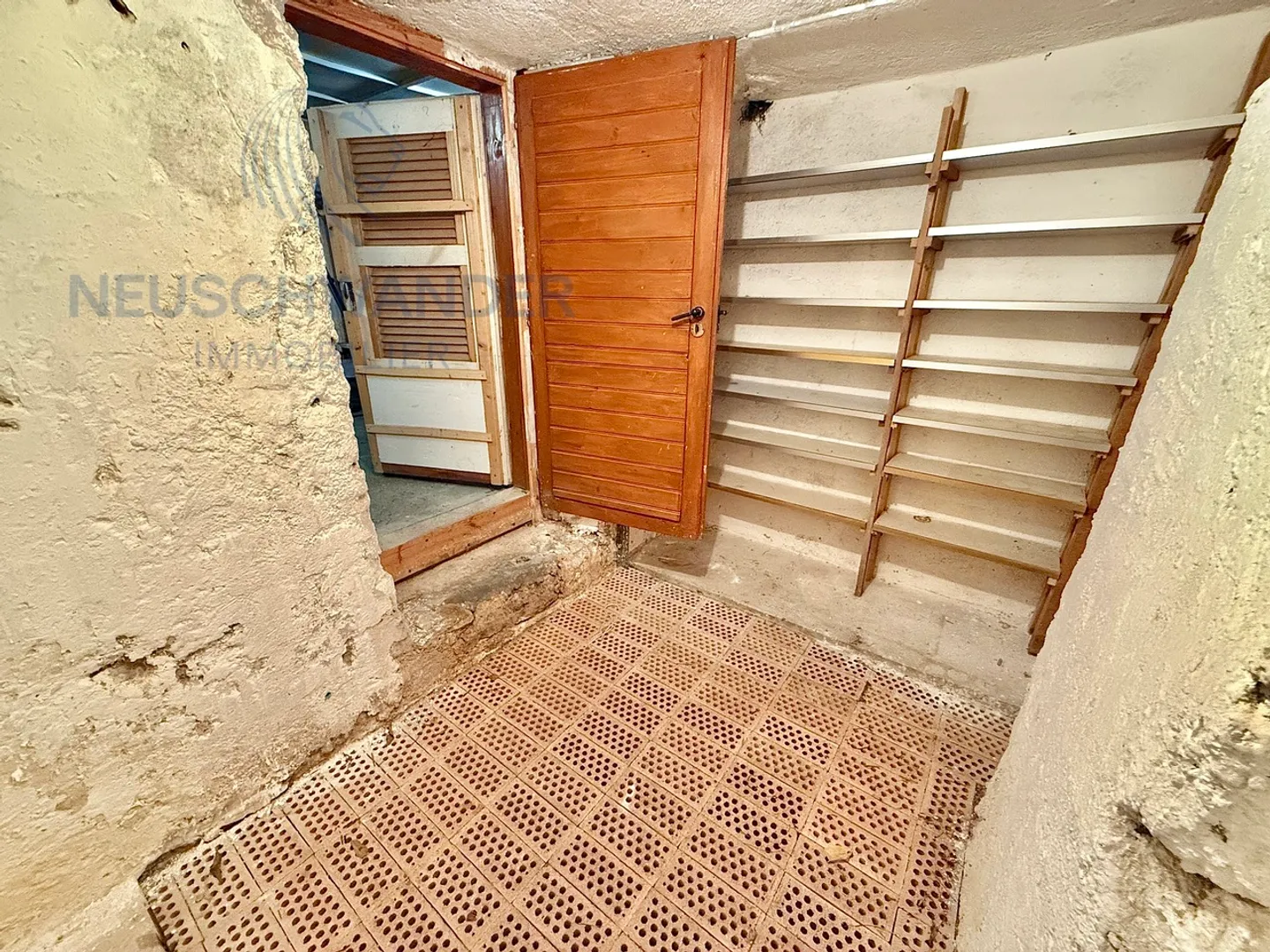Gebäude mit hohem Renovierungspotenzial und ideal gelegen - Foto 23 von 28