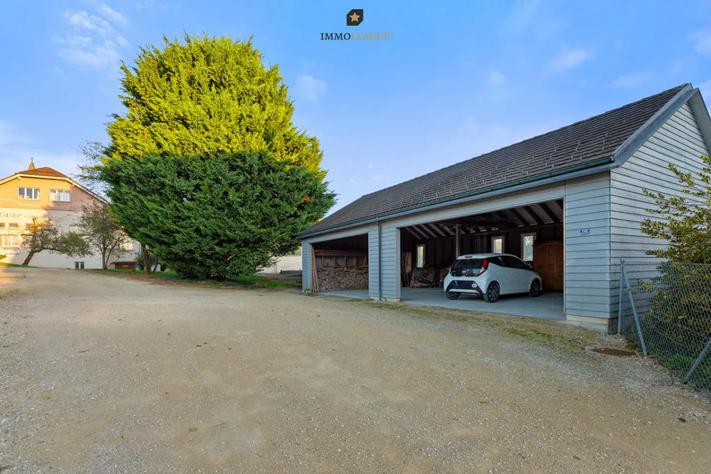 Immeuble résidentiel et commercial attrayant avec potentiel de développement. - Photo 3 sur 8