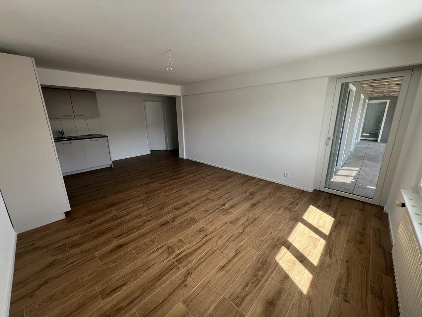 Prima locazione! - appartamento 3.5 stanze completamente ristrutturato e bello con grande balcone - Foto 2 di 9