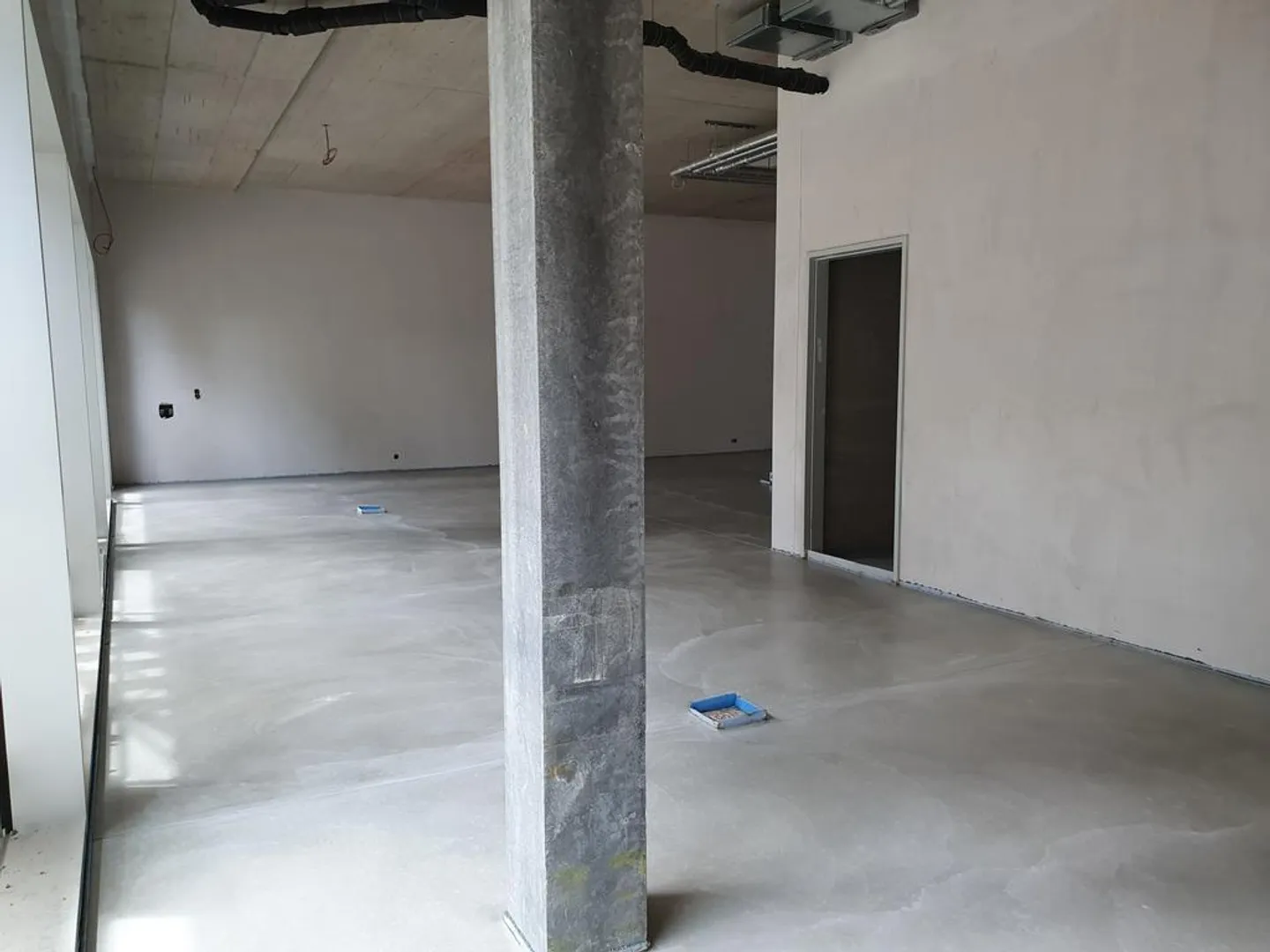 Spazio commerciale in costruzione grezza vicino all'autostrada - Foto 2 di 3