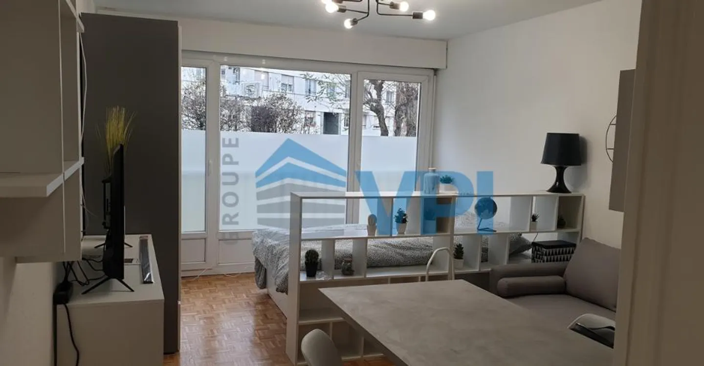 Tastefully furnished studio - Photo 1 of 13