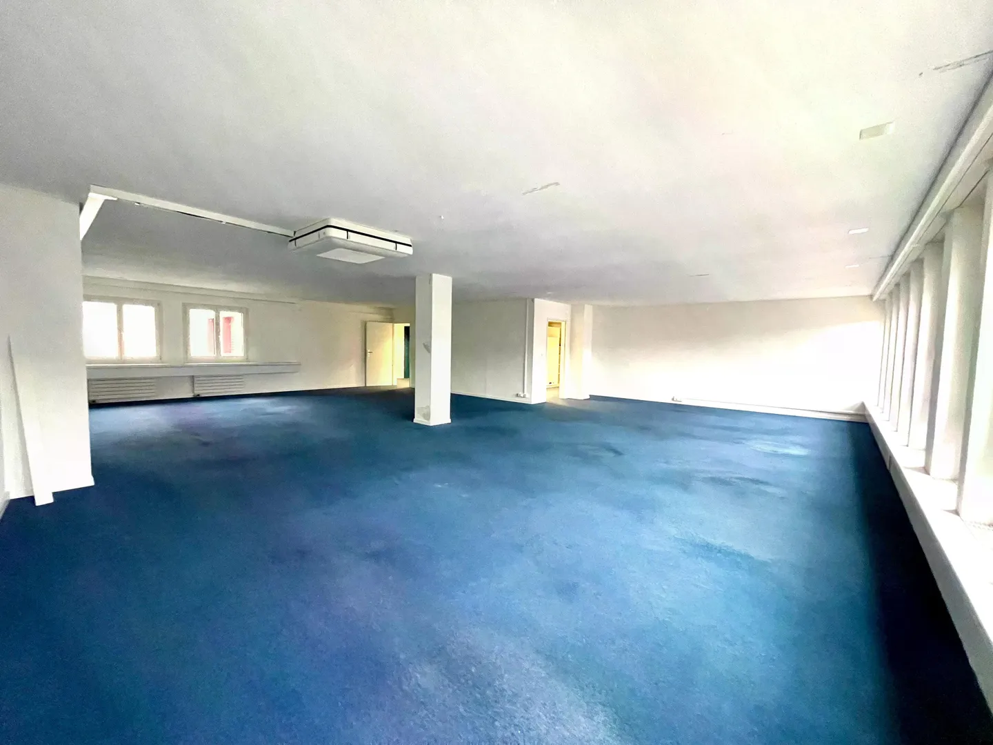 212 m² office space with window front for rent in Aarau - Photo 2 of 11