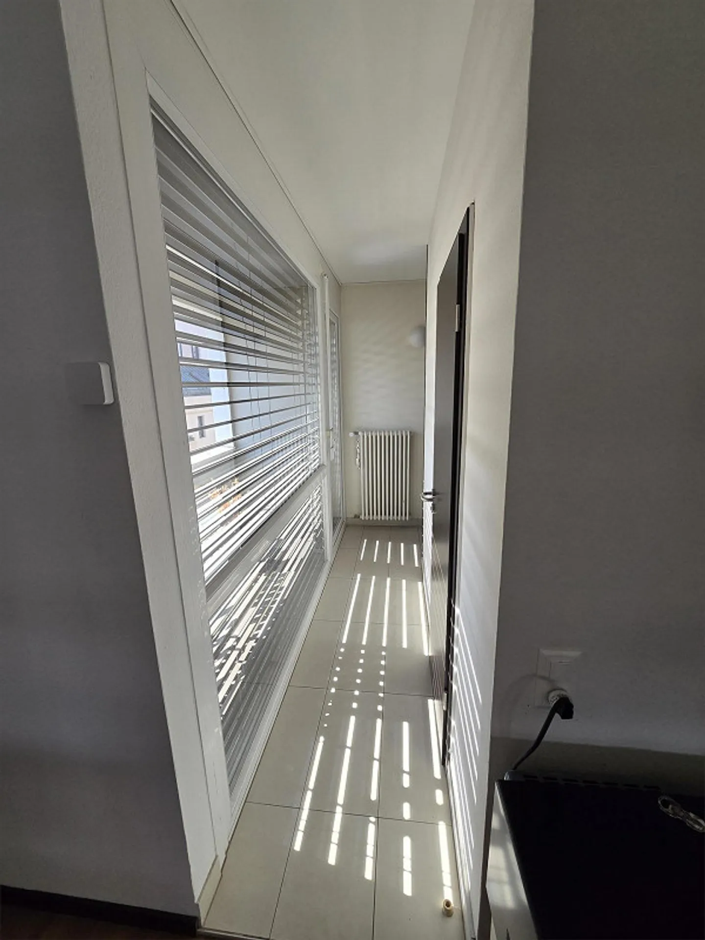 Moderne möblierte 1,5-Zimmer-Wohnung mit Balkon am Boulevard de la Cluse - Foto 6 von 13