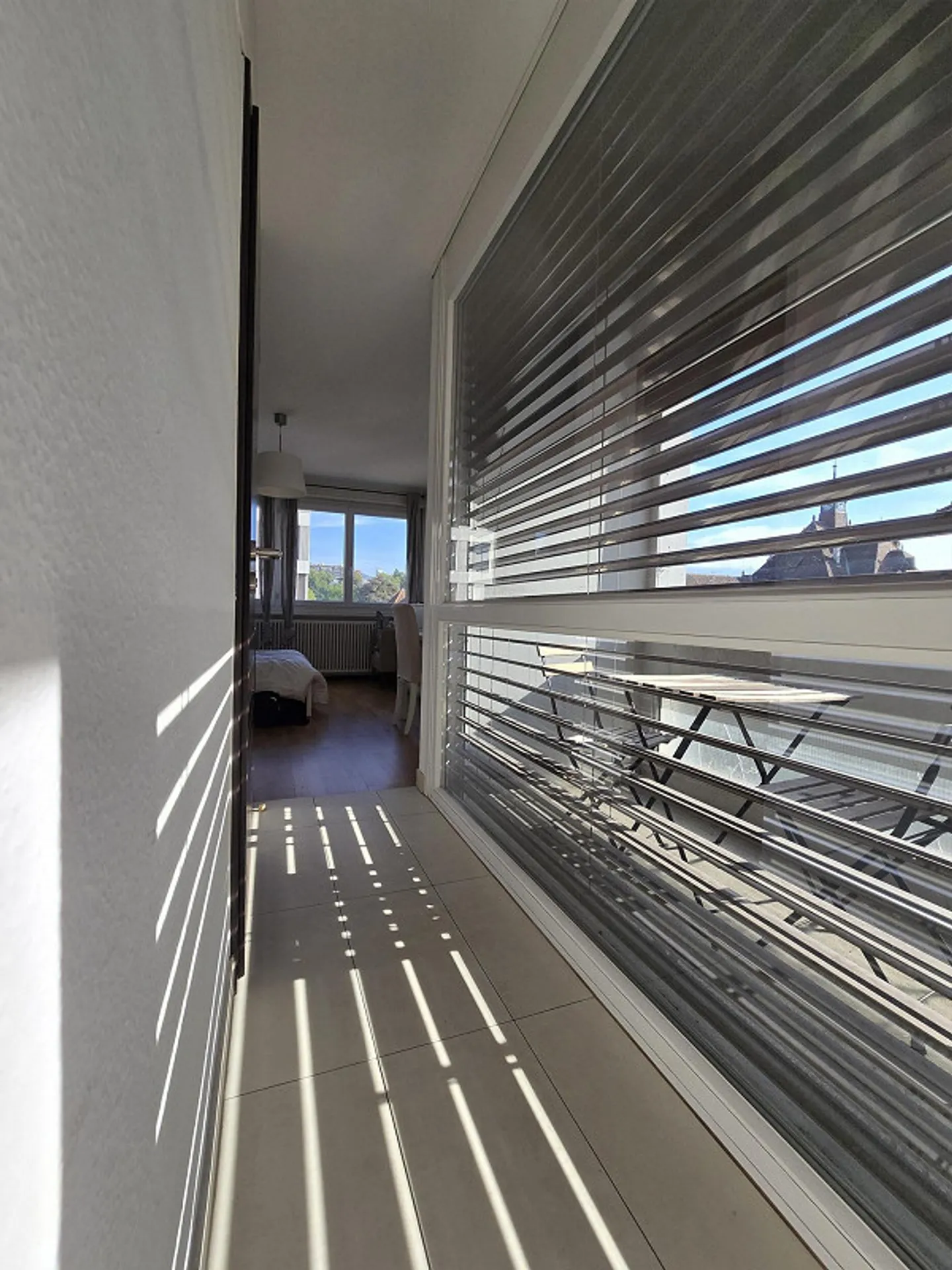 Moderne möblierte 1,5-Zimmer-Wohnung mit Balkon am Boulevard de la Cluse - Foto 7 von 13