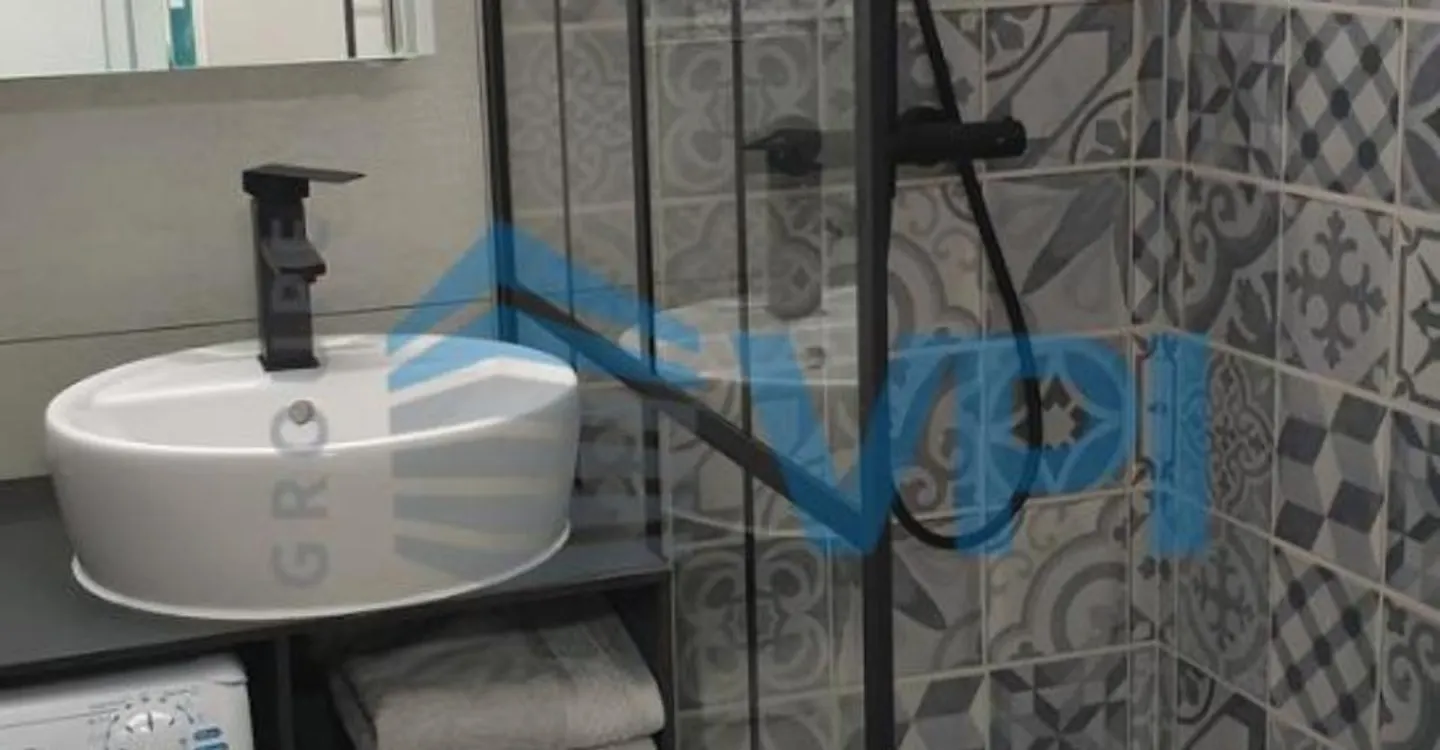 Tastefully furnished studio - Photo 10 of 13