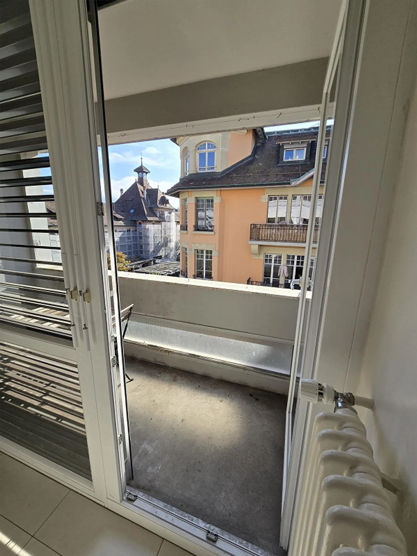 Moderne möblierte 1,5-Zimmer-Wohnung mit Balkon am Boulevard de la Cluse - Foto 8 von 13