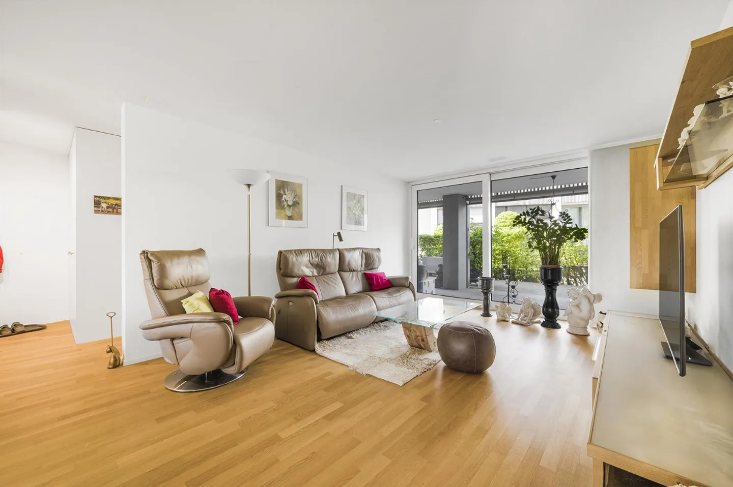 Modern 4.5-room ground floor apartment - Photo 3 of 11