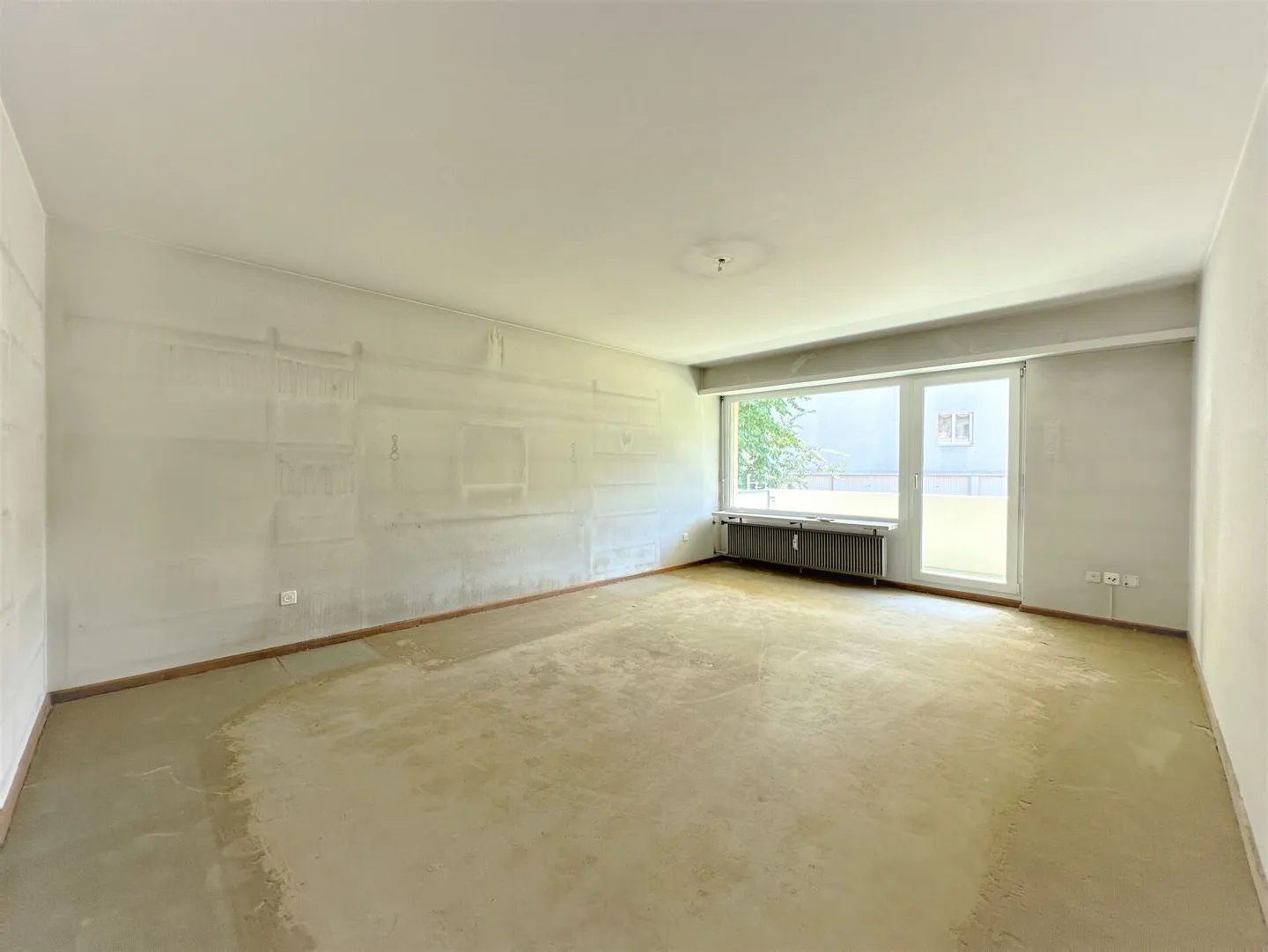 Renovation-Needed 4 Room Apartment - Photo 3 of 13