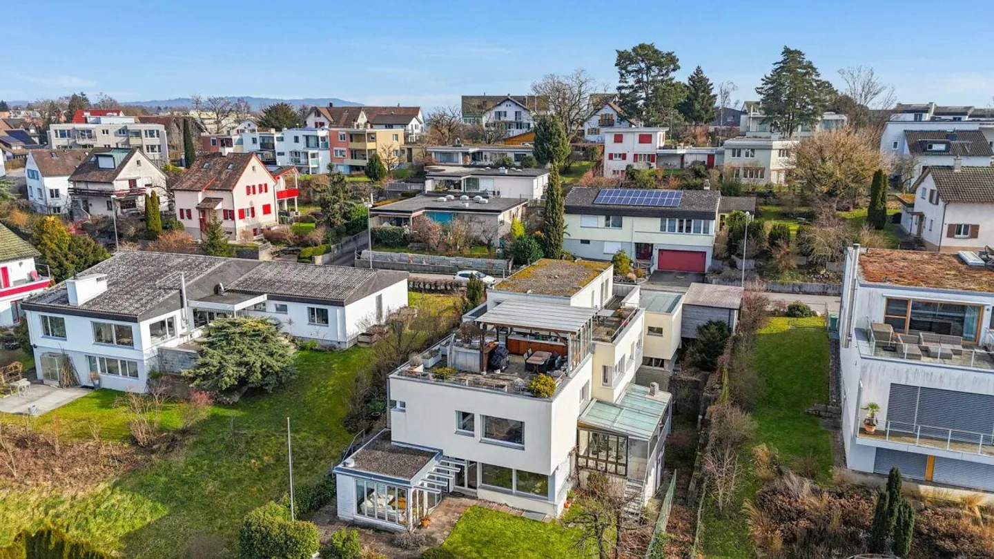 Einmalige Wohnlage mit grosser Terrasse und Cheminée zum Wohlfühlen - Foto 12 von 12