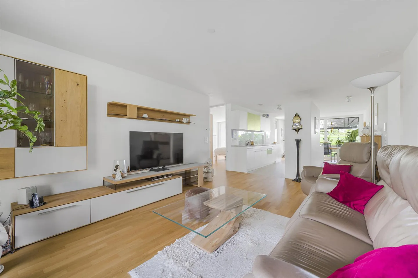 Modern 4.5-room ground floor apartment - Photo 4 of 11