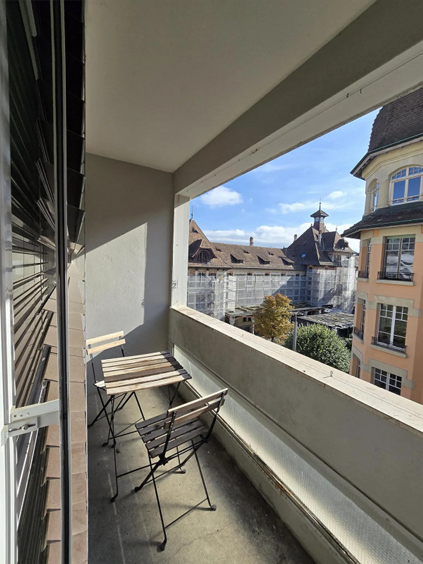 Moderne möblierte 1,5-Zimmer-Wohnung mit Balkon am Boulevard de la Cluse - Foto 9 von 13