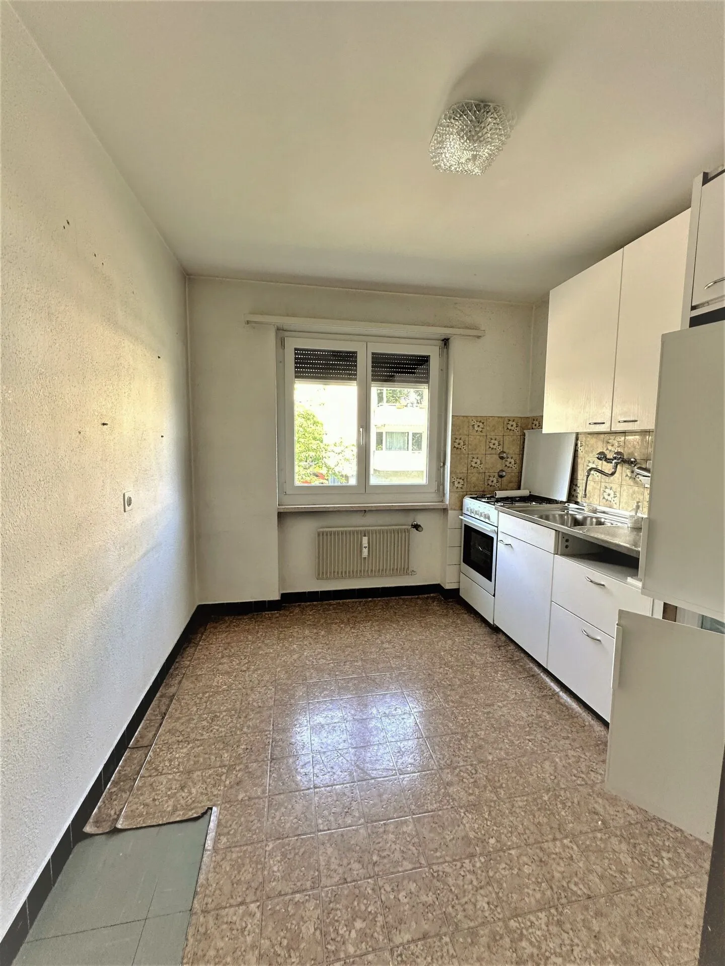 Renovation-Needed 4 Room Apartment - Photo 7 of 13