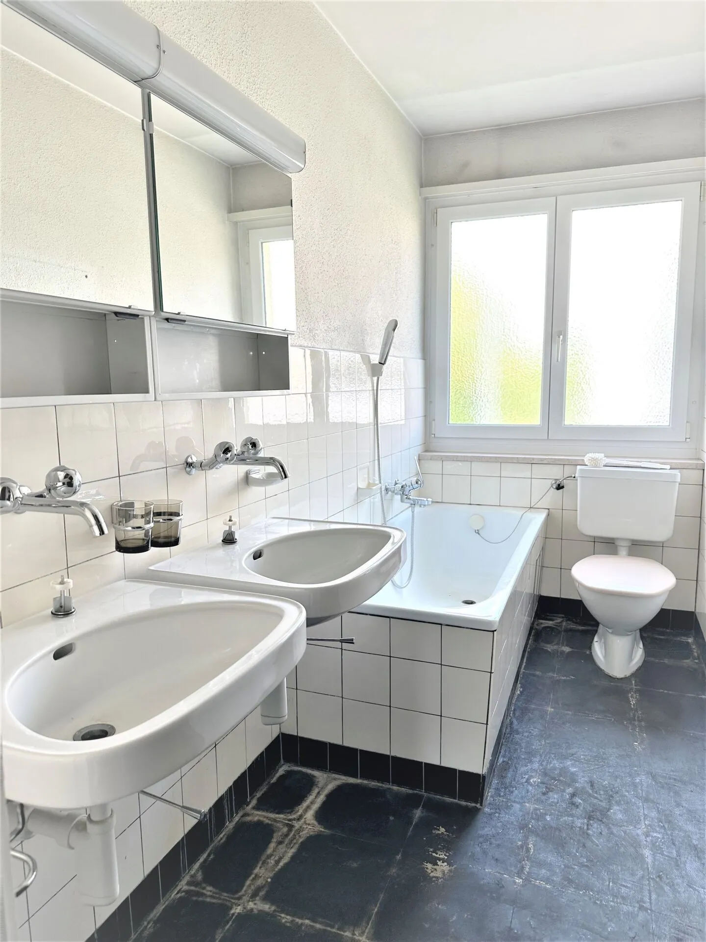 Renovation-Needed 4 Room Apartment - Photo 8 of 13