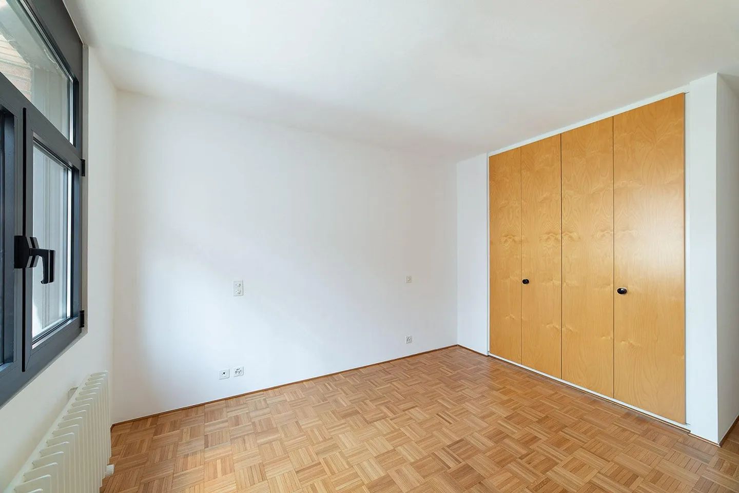 High-Quality Building for Apartments and Shops - Photo 7 of 7