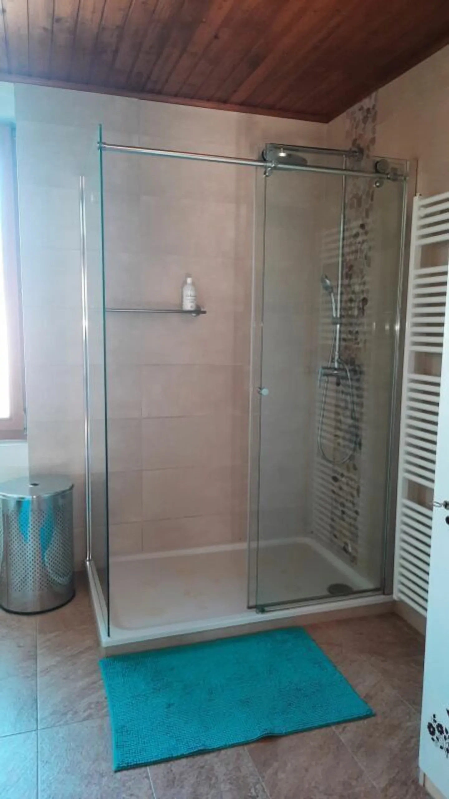 Casa luminosa con 4,5 stanze e grande fienile - Foto 7 di 17