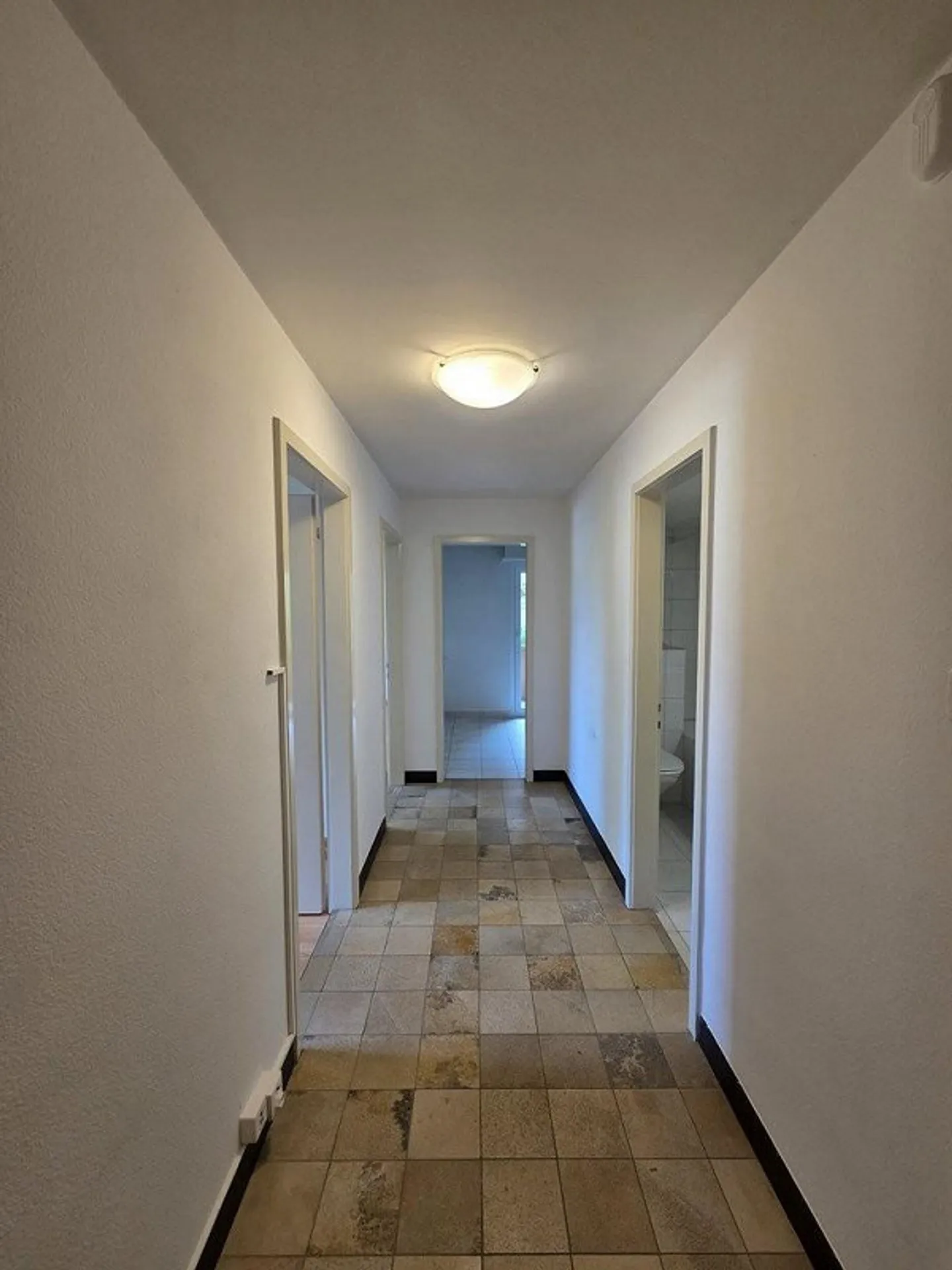 Appartement attrayant et petit avec balcon à Arlesheim - Photo 6 sur 9