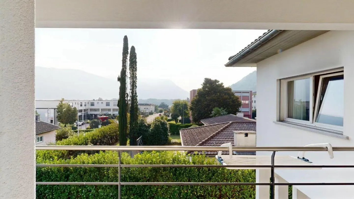 Stunning two-family house with pool - Sementina - Photo 22 of 28