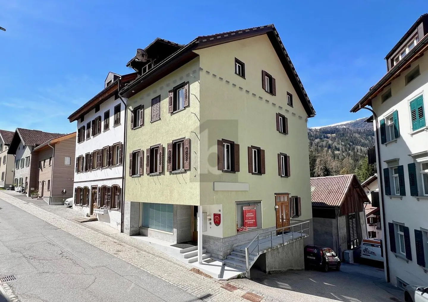 Zentrale Bürofläche in Tiefencastel - Foto 1 von 6