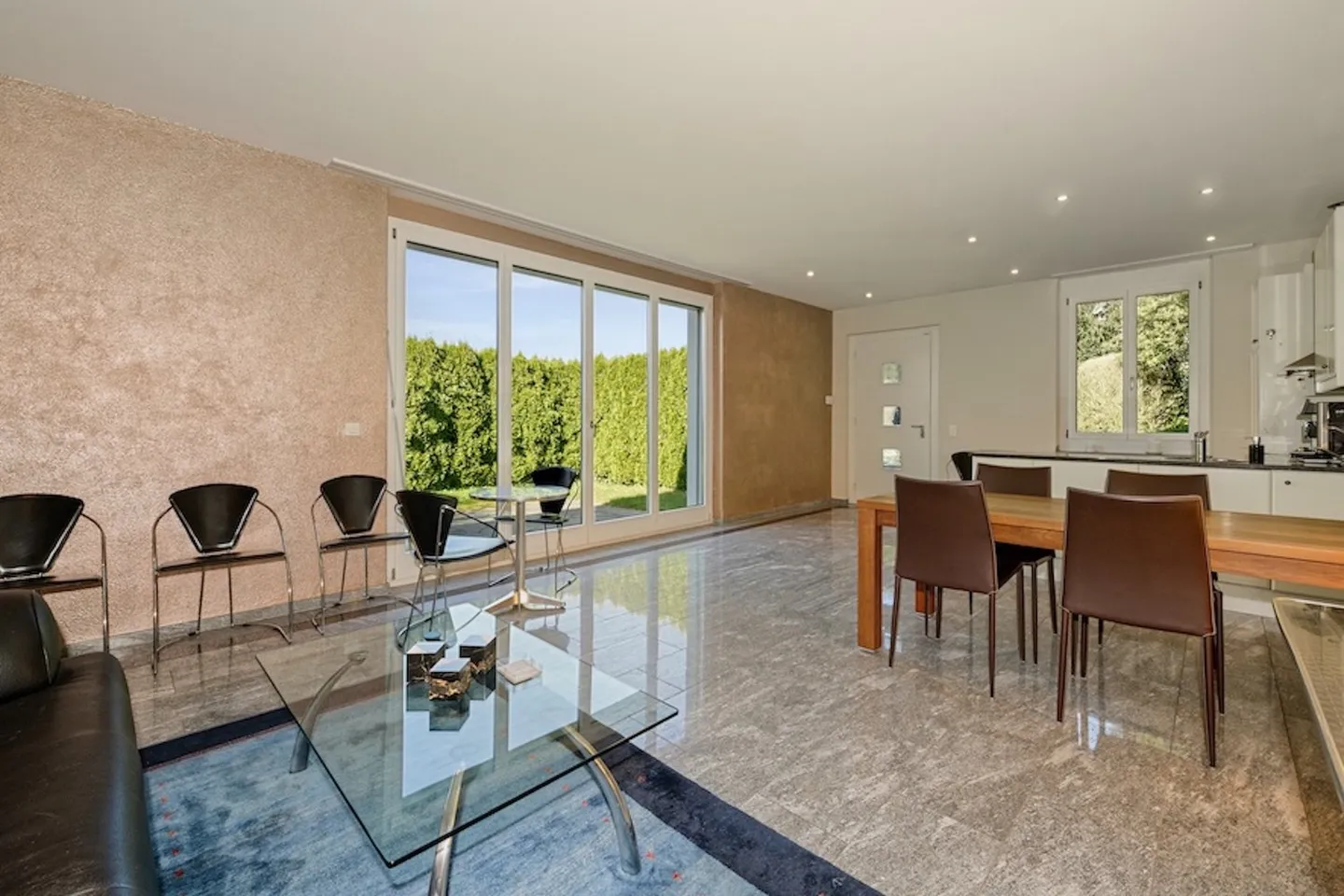 Spacious Garden Apartment with Studio - Photo 3 of 11