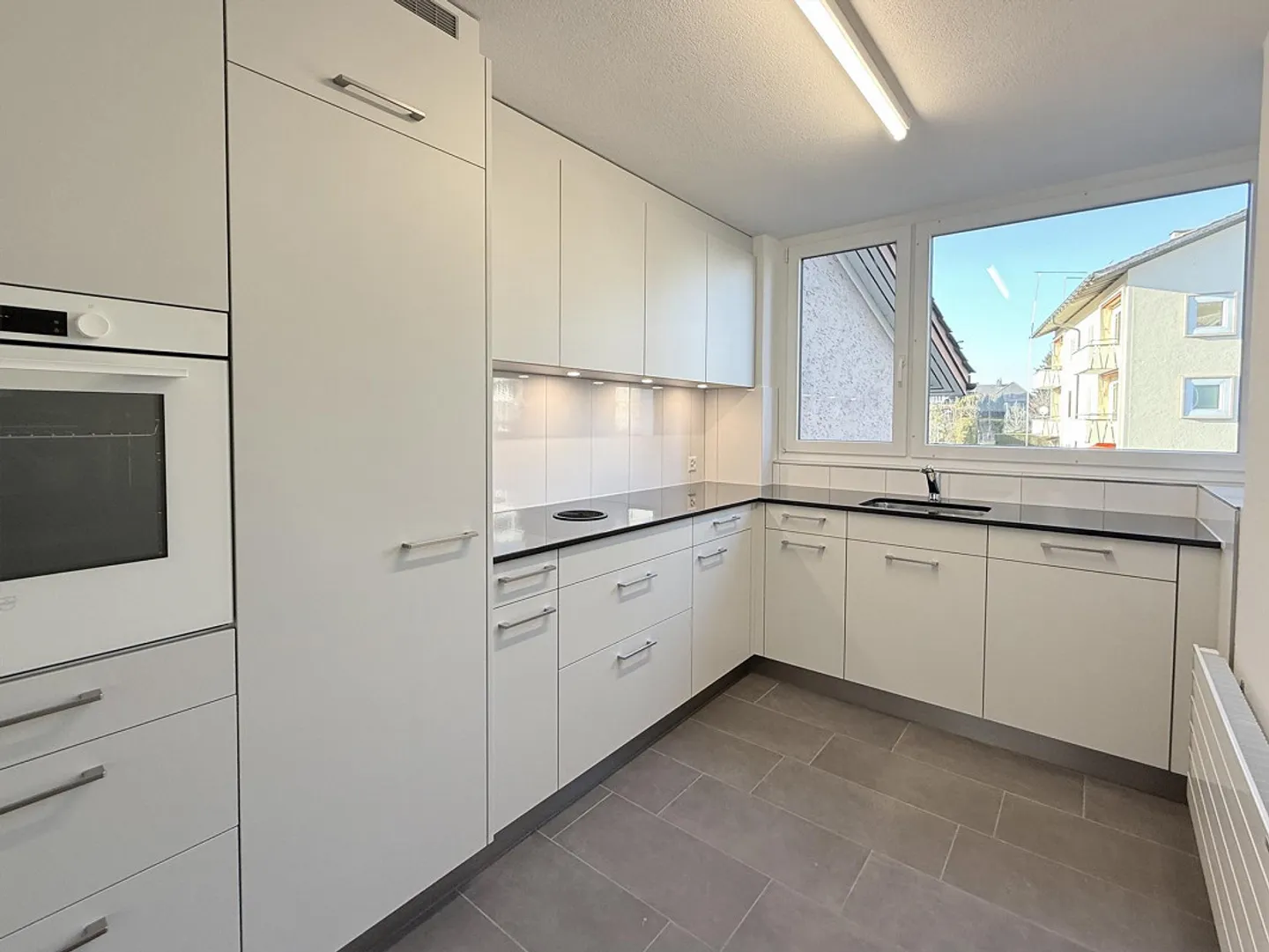 piccolo ma bello - appartamento ristrutturato - balcone soleggiato e area salotto - Foto 5 di 10