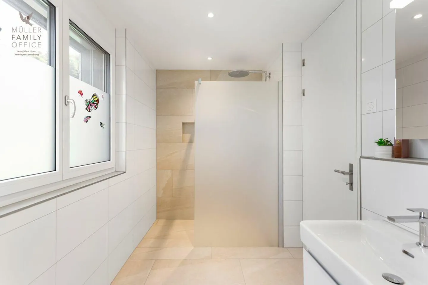 Living like in a single-family home - Exclusive 4 1/2 room garden apartment... - Photo 13 of 13
