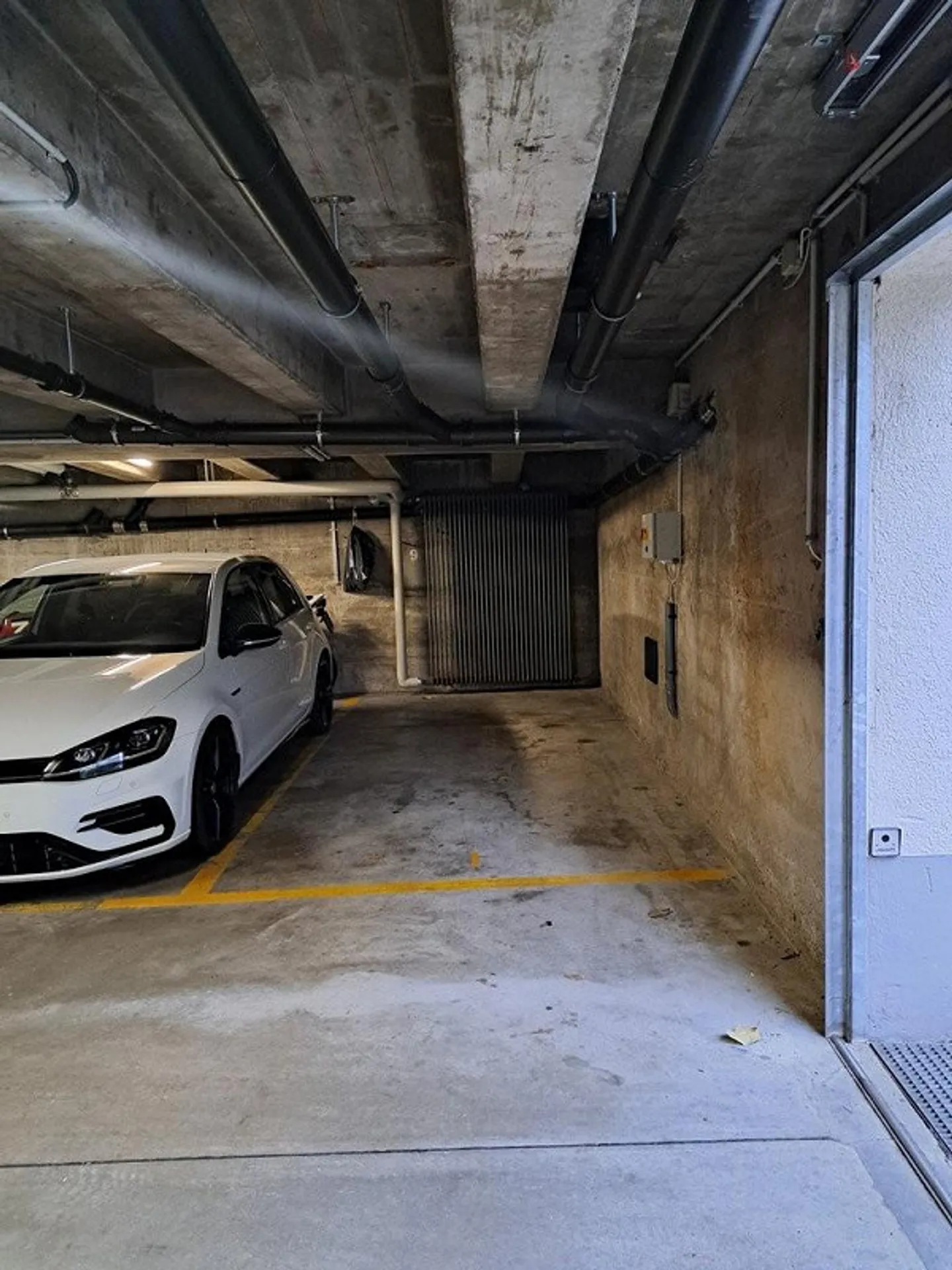 Benötigen Sie noch einen Einstellplatz in Oberwinterthur? - Foto 2 von 2