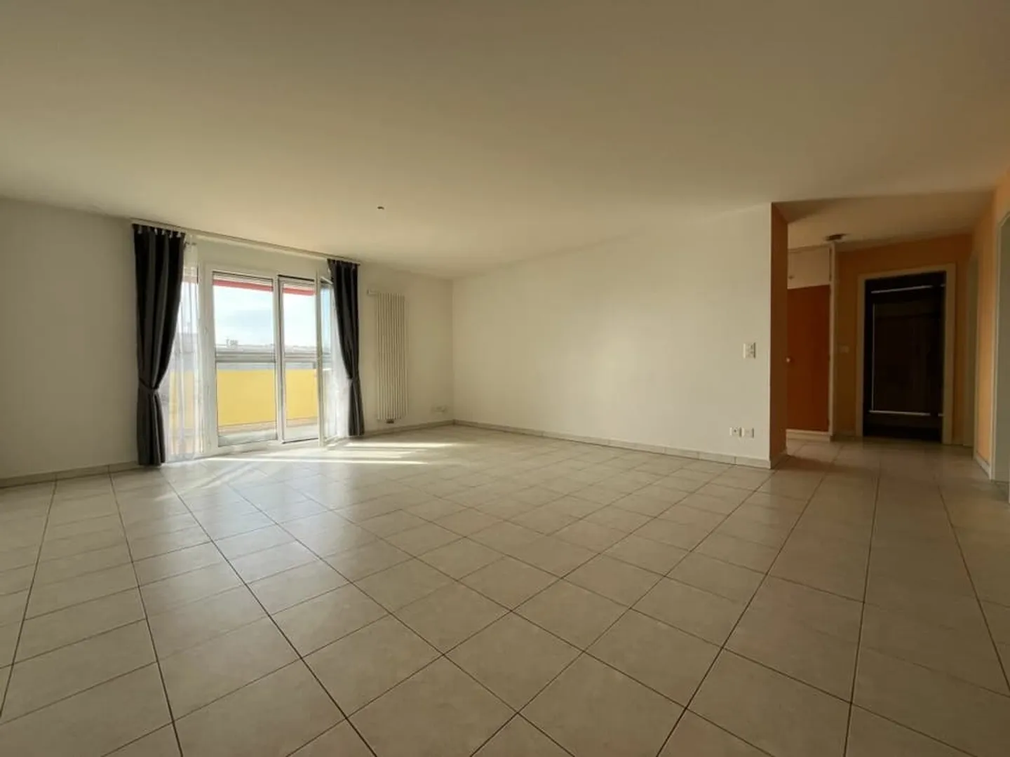 IN EINER PRÄCHTIGEN GRÜNEN UMGEBUNG MIT EINEM PRIVATEN GARTEN - Foto 6 von 13