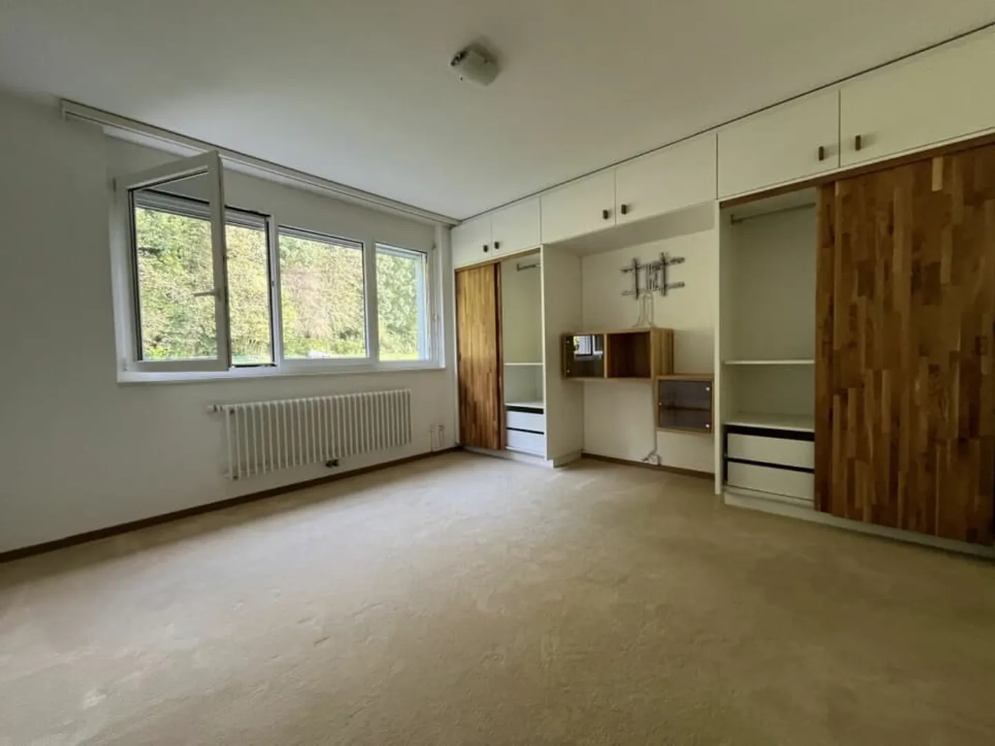 IN EINER PRÄCHTIGEN GRÜNEN UMGEBUNG MIT EINEM PRIVATEN GARTEN - Foto 7 von 13