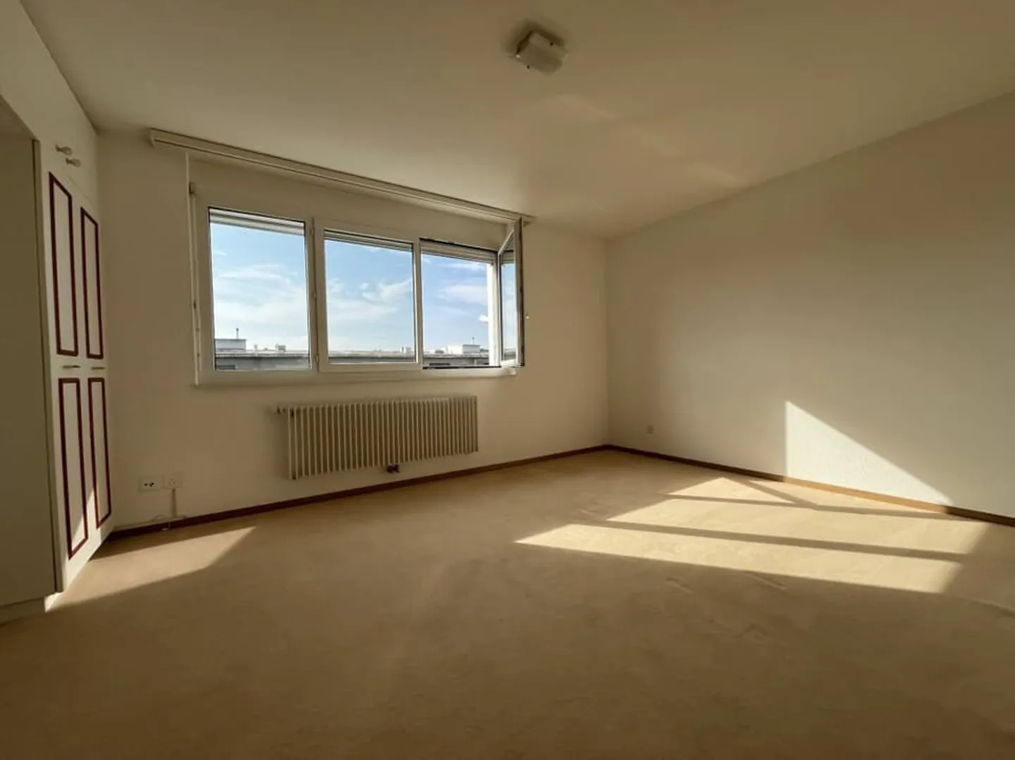 IN EINER PRÄCHTIGEN GRÜNEN UMGEBUNG MIT EINEM PRIVATEN GARTEN - Foto 11 von 13