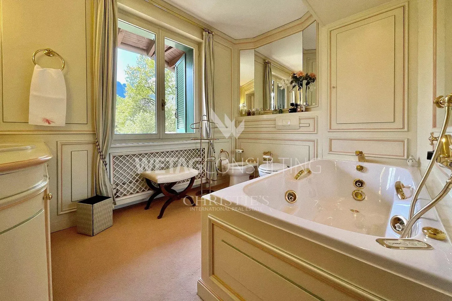 Appartamento duplex in attico nel verde con vista parziale sul lago - Foto 5 di 10