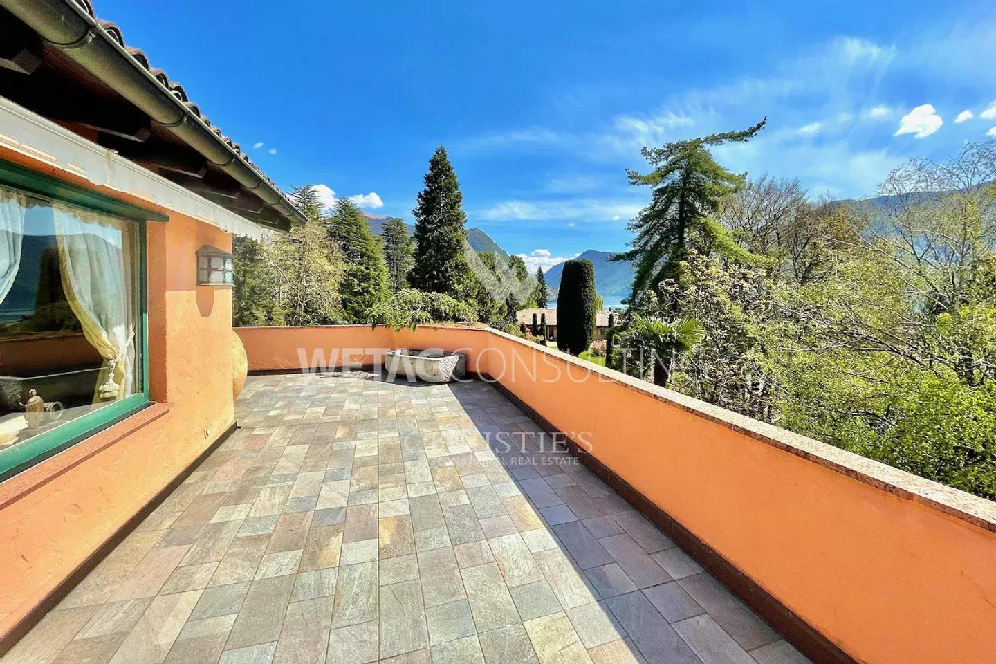 Appartamento duplex in attico nel verde con vista parziale sul lago - Foto 6 di 10