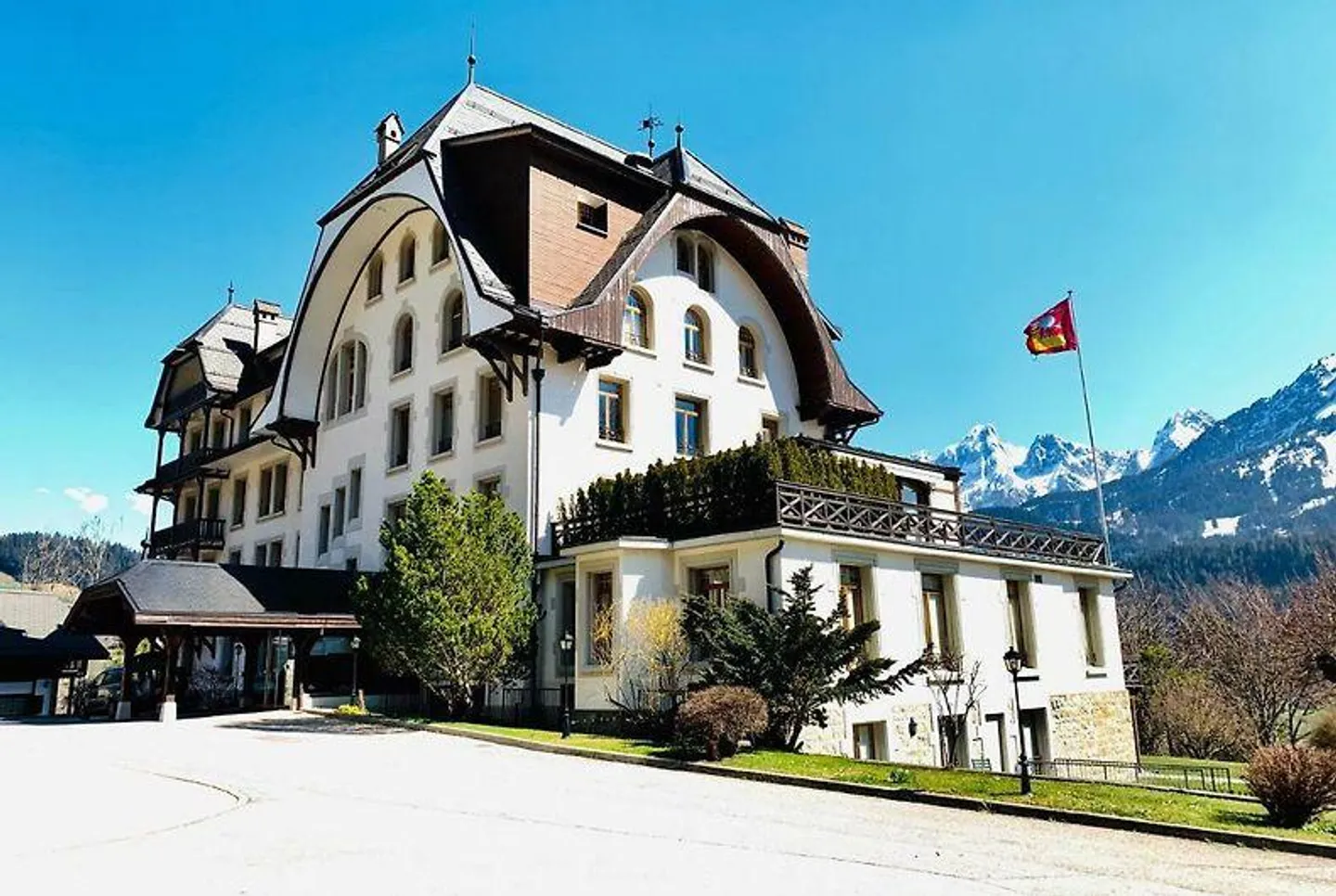 Stunning Apartment with Alpine Views - Photo 12 of 19