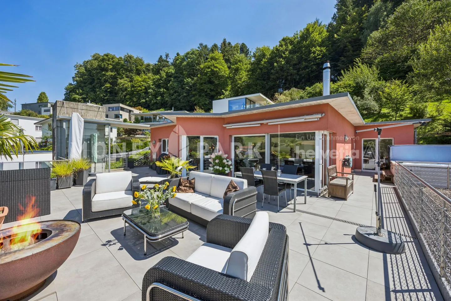 Appartamento attico di 5,5 stanze con jacuzzi e vista panoramica - Foto 1 di 13