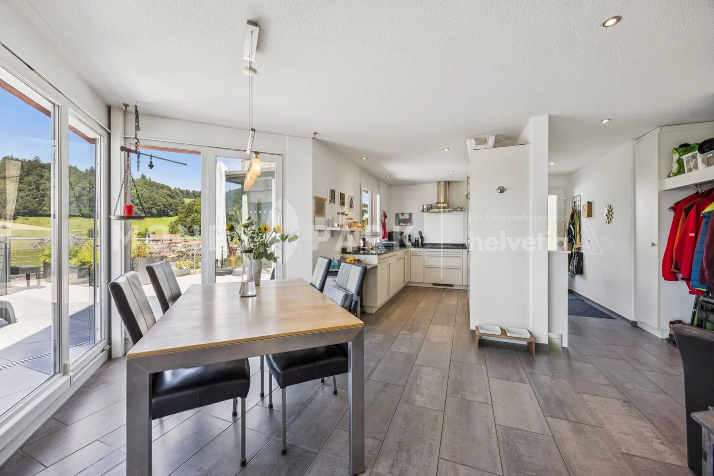 Appartamento attico di 5,5 stanze con jacuzzi e vista panoramica - Foto 2 di 13