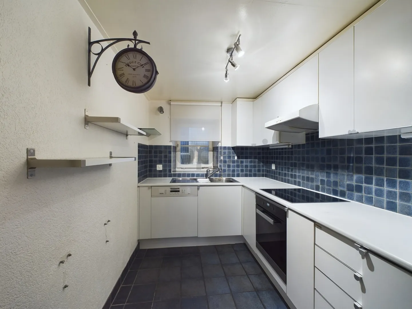 Charming Triplex in the Old Town of La Neuveville - Photo 2 of 12