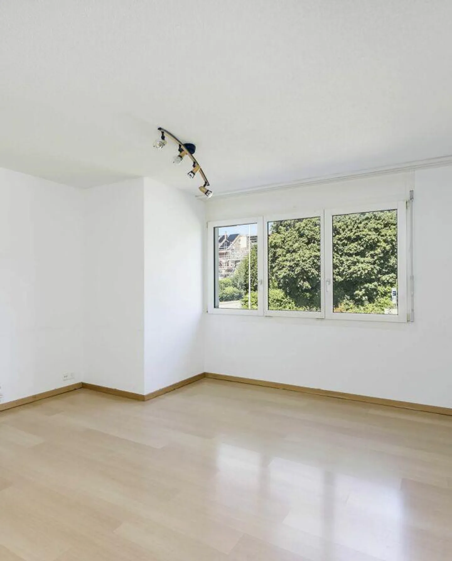 8.5-Room Two-Family House with Great Potential - Photo 5 of 10