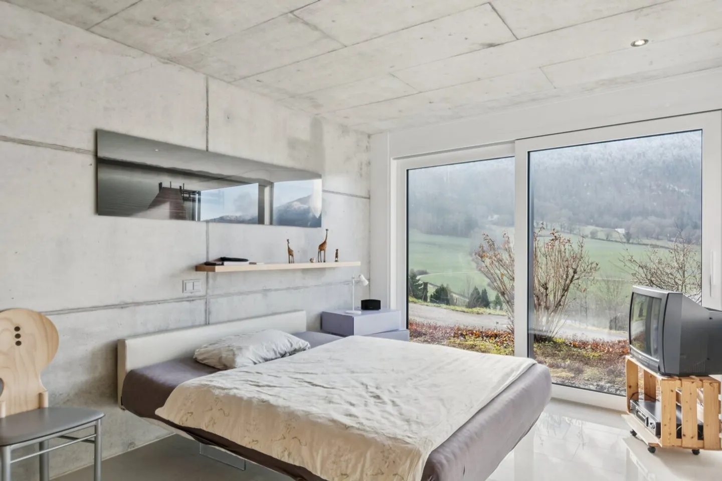Traumwohnung, Design und funkelnder Blick über Moutier - Foto 8 von 12
