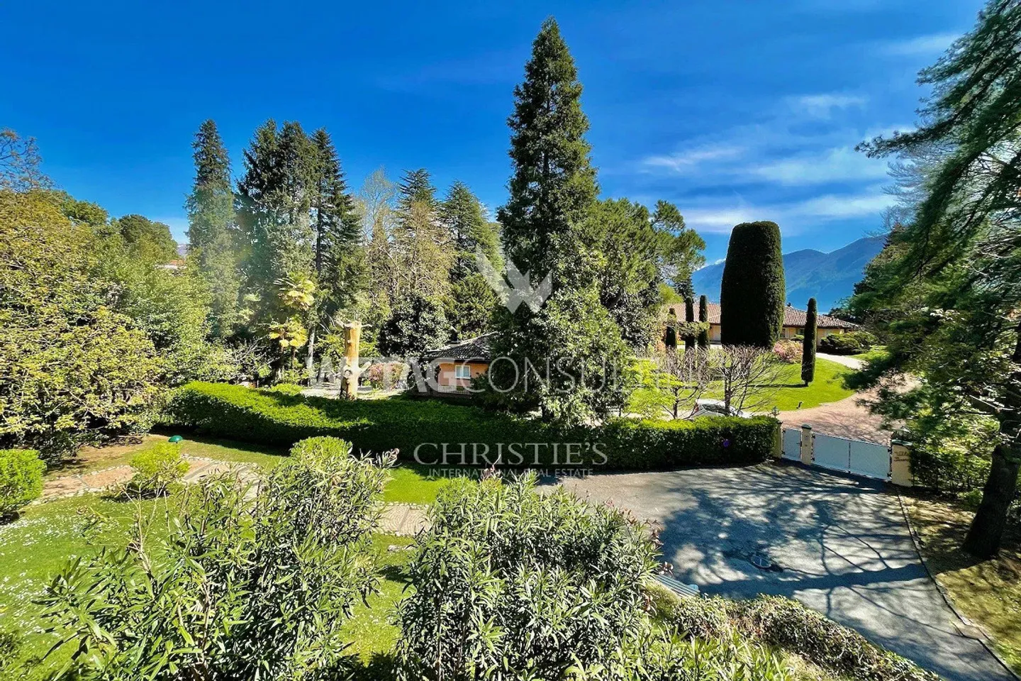 Appartamento duplex in attico nel verde con vista parziale sul lago - Foto 10 di 10