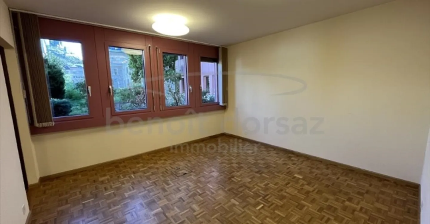 Ufficio 4.5 stanze - Foto 1 di 9